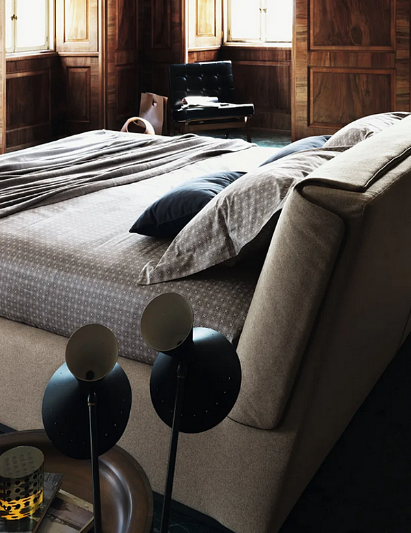 Letto matrimoniale con testiera imbottita Flou Gentleman fabbrica Flou dall'Italia. Foto №3