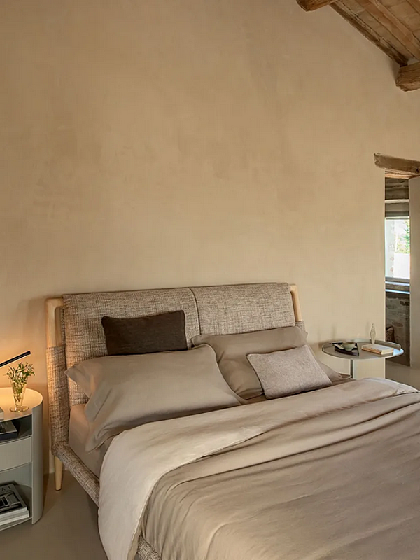Letto matrimoniale con testata imbottita Flou Gaudi fabbrica Flou dall'Italia. Foto №18