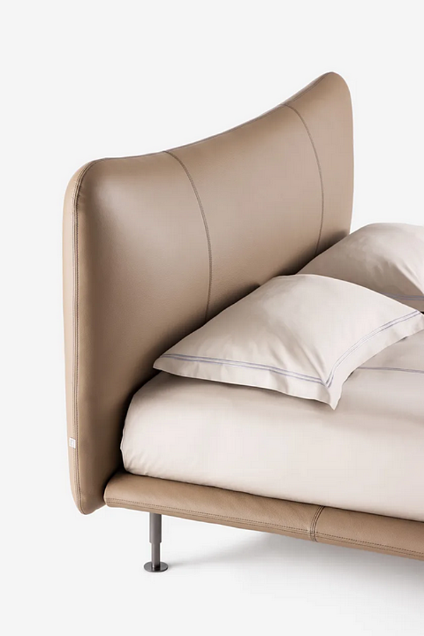 Letto matrimoniale in pelle con testata imbottita Flou Baia fabbrica Flou dall'Italia. Foto №2