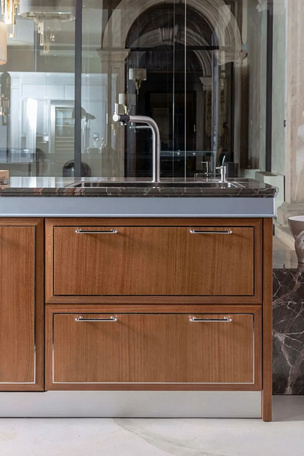 Cucina personalizzata in eucalipto con maniglie e penisola Essenza Numero 5 Martini Interiors fabbrica MARTINI INTERIORS dall'Italia. Foto №15