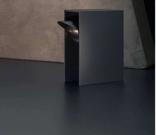 Lampada da terra DELTALIGHT Striper fabbrica DELTALIGHT dall'Italia. Foto №1