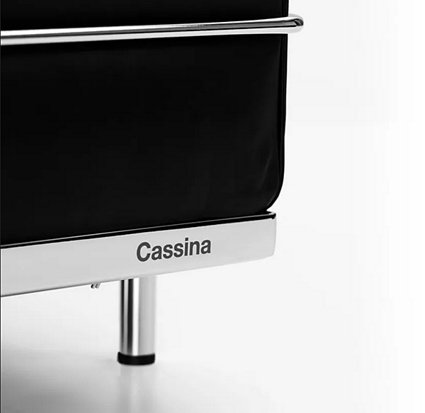 Poltrona in pelle con braccioli CASSINA Fauteuil Grand Confort Petit Modèle 002 fabbrica CASSINA dall'Italia. Foto №6