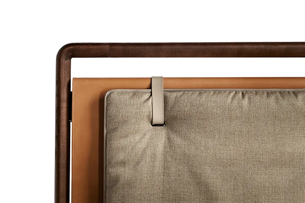 Letto matrimoniale in pelle con testata imbottita in tessuto POLTRONA FRAU Volare Due fabbrica POLTRONA FRAU dall'Italia. Foto №6