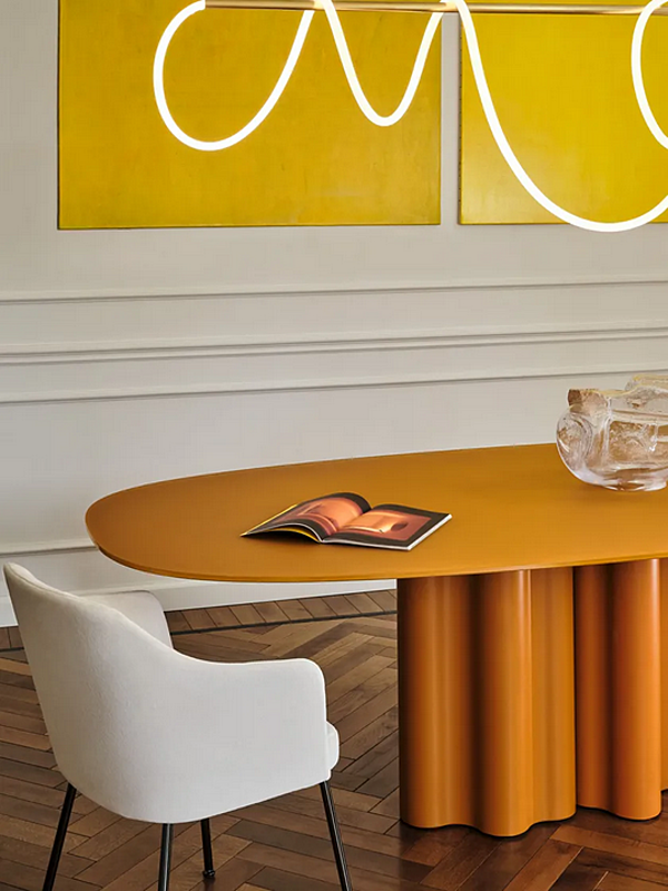 Tavolo ovale con base in poliuretano e piano in vetro laccato Teatro Magico Saba fabbrica SABA dall'Italia. Foto №6