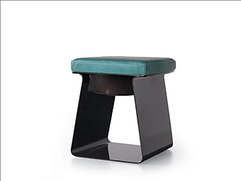 Sgabello basso con cuscino integrato Borzalino Clio EUClPOUF fabbrica Borzalino dall'Italia