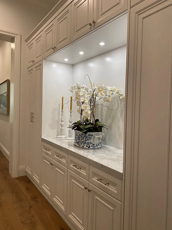 Cucina su misura in legno massello con isola e maniglie Martini Interiors Bakersfield fabbrica MARTINI INTERIORS dall'Italia. Foto №8
