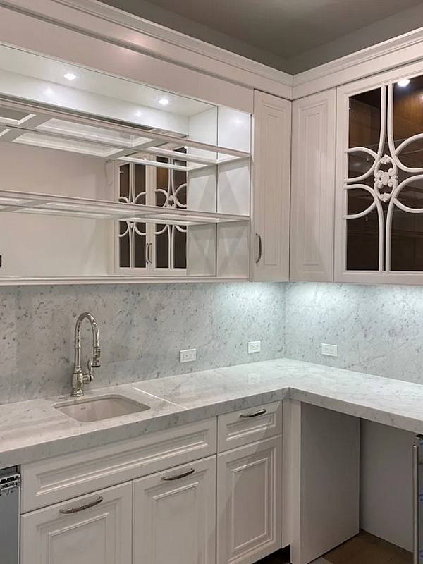 Cucina su misura in legno massello con isola e maniglie Martini Interiors Bakersfield fabbrica MARTINI INTERIORS dall'Italia. Foto №6