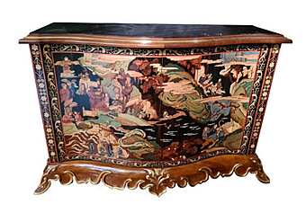 Credenza con intarsi a rilievo