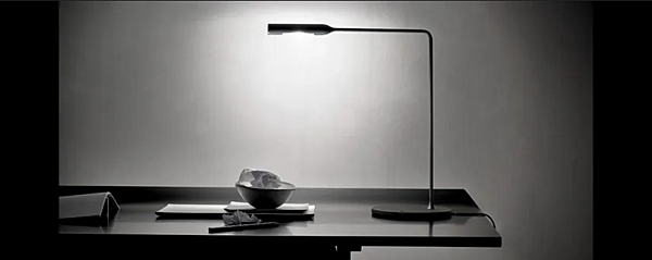 Lampada da tavolo in alluminio LED Lumina Flo 940 fabbrica Lumina dall'Italia. Foto №4
