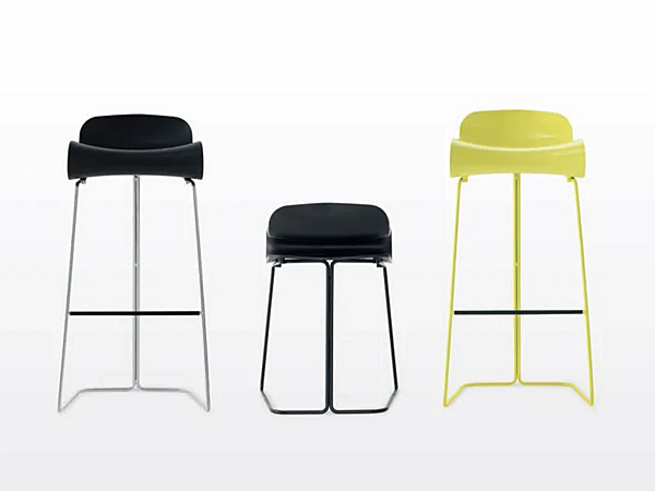 Sgabello in materiale sintetico con base a slitta Kristalia BCN fabbrica Kristalia dall'Italia. Foto №1