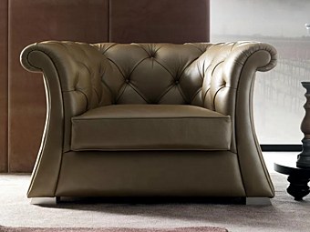 Poltrona in pelle trapuntata con braccioli CORTEZARI Pascal 689