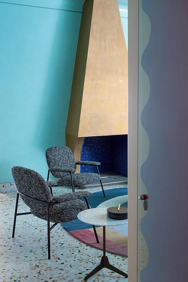 Poltrona in tessuto con braccioli Saba collezione Philo fabbrica SABA dall'Italia. Foto №5