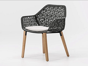 Sedia da giardino con braccioli in materiale KETTAL collezione MAIA