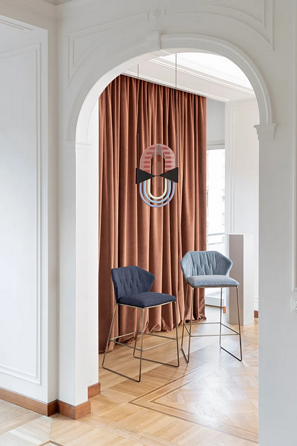 Sgabello in tessuto con base a slitta e poggiapiedi Saba collezione New York fabbrica SABA dall'Italia. Foto №5