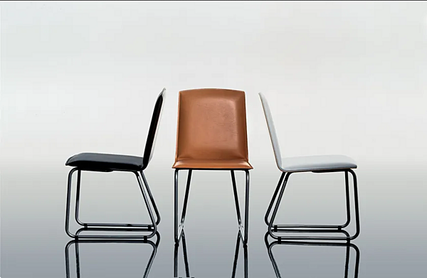 Sedia in pelle con base a slitta e schienale alto i 4 Mariani fabbrica i 4 Mariani dall'Italia. Foto №3