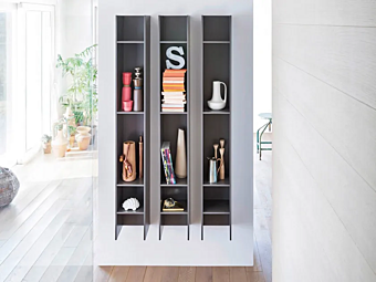 Armadio a muro verticale in legno NOVAMOBILI Butterfly fabbrica NOVAMOBILI dall'Italia