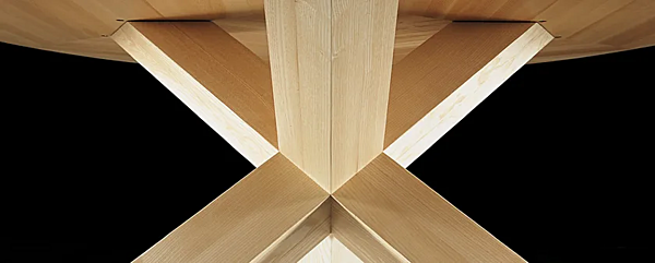 Tavolo con base in legno massello CASSINA 452 La Rotonda fabbrica CASSINA dall'Italia. Foto №3