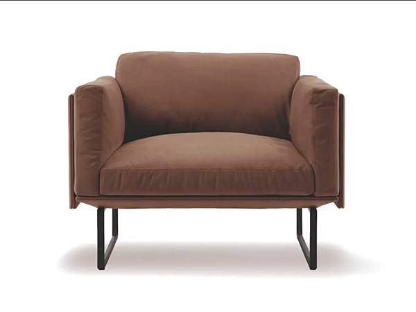 Poltrona con braccioli in tessuto imbottito CASSINA 8 fabbrica CASSINA dall'Italia. Foto №1