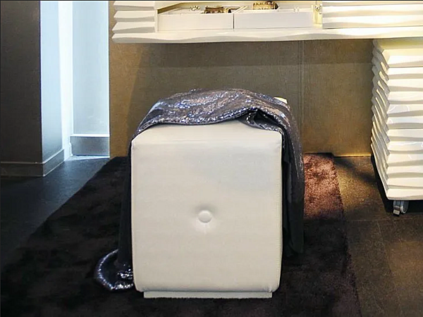 Pouf in eco-pelle Ebon CORTEZARI 635 fabbrica CORTE ZARI dall'Italia. Foto №1