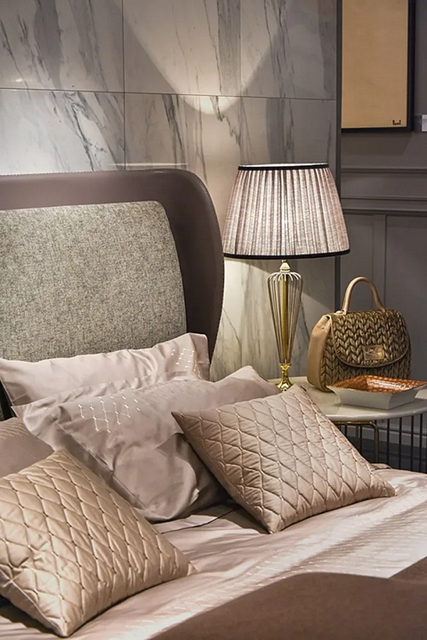 Letto matrimoniale con spalliera imbottita in tessuto Louisiana FORMITALIA fabbrica FORMITALIA dall'Italia. Foto №3