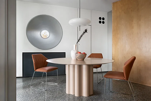 Tavolo rotondo con base in poliuretano e piano in MDF lucido Teatro Magico Saba fabbrica SABA dall'Italia. Foto №3