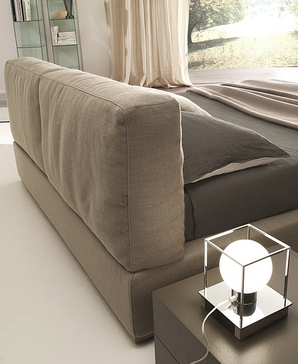 Letto matrimoniale con testiera imbottita in tessuto Duomo Design Dear fabbrica Duomo Design dall'Italia. Foto №2