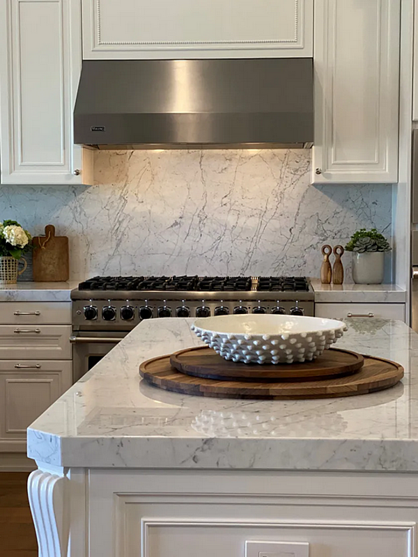 Cucina su misura in legno massello con isola e maniglie Martini Interiors Bakersfield fabbrica MARTINI INTERIORS dall'Italia. Foto №9