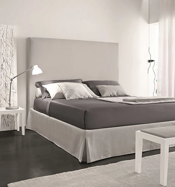 Letto matrimoniale con testiera alta in tessuto Mono Alto Duomo Design fabbrica Duomo Design dall'Italia. Foto №2