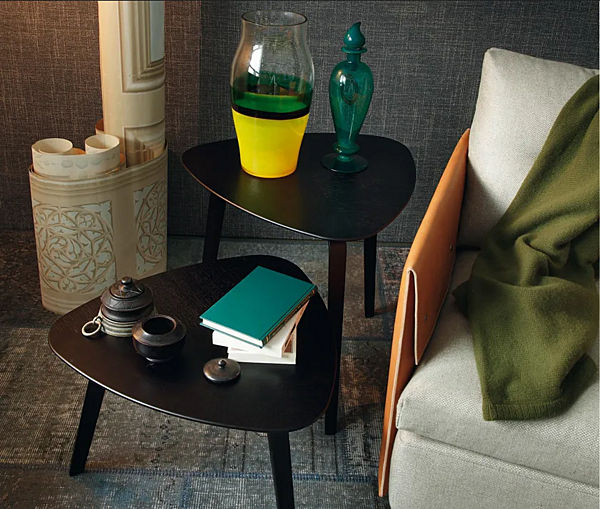 Tavolino da caffè triangolare in frassino Fiorile POLTRONA FRAU fabbrica POLTRONA FRAU dall'Italia. Foto №4