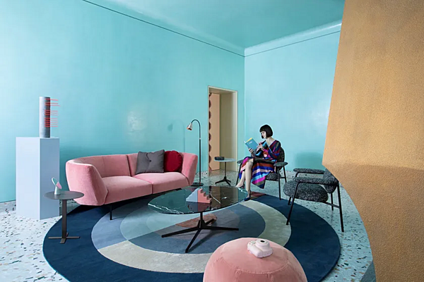 Divano angolare in tessuto con schienale imbottito Saba Rendez Vous fabbrica SABA dall'Italia. Foto №13