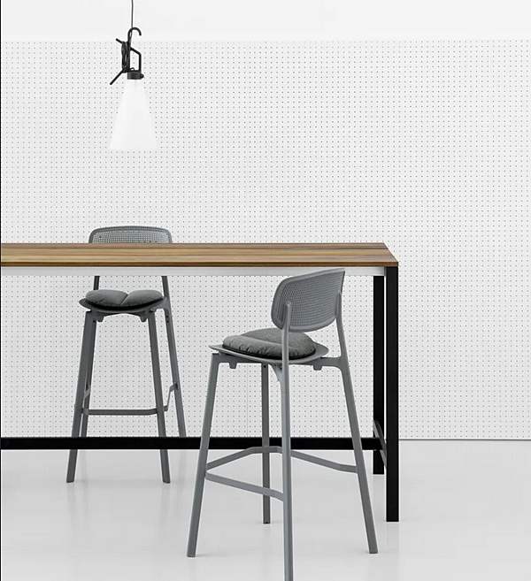 Sgabello alto con schienale in tessuto Kristalia Colander fabbrica Kristalia dall'Italia. Foto №5