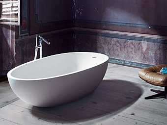 Vasca da bagno ovale freestanding in Cristalplant Spoon XL AGAPE fabbrica Agape dall'Italia