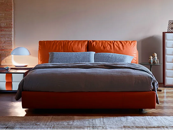 Letto matrimoniale con testiera imbottita in tessuto Massimosistema POLTRONA FRAU fabbrica POLTRONA FRAU dall'Italia. Foto №2