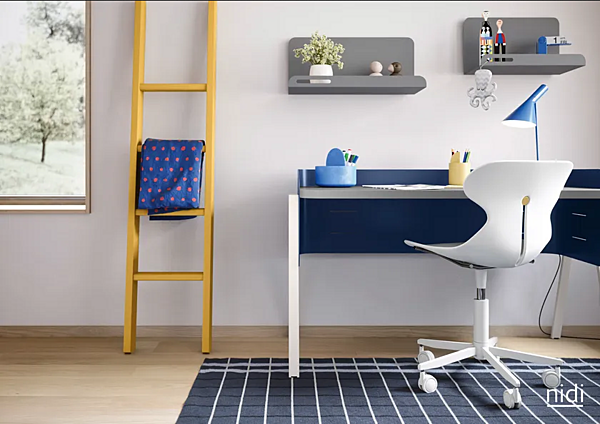 Scrivania per bambini regolabile in altezza Nidi William fabbrica nidi dall'Italia. Foto №4