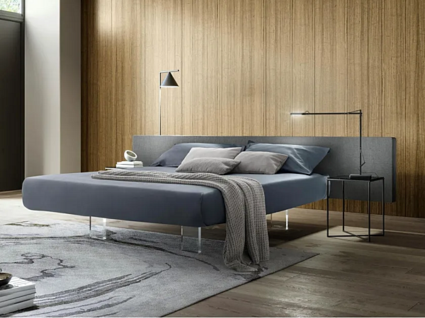 Letto matrimoniale in tessuto imbottito con schienale alto Duomo Design Plane Long Plus fabbrica Duomo Design dall'Italia. Foto №1