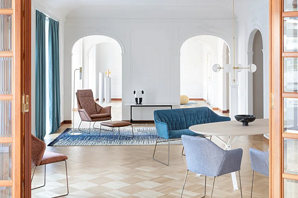 Poltrona bergère con schienale alto in tessuto Saba New York fabbrica SABA dall'Italia. Foto №6