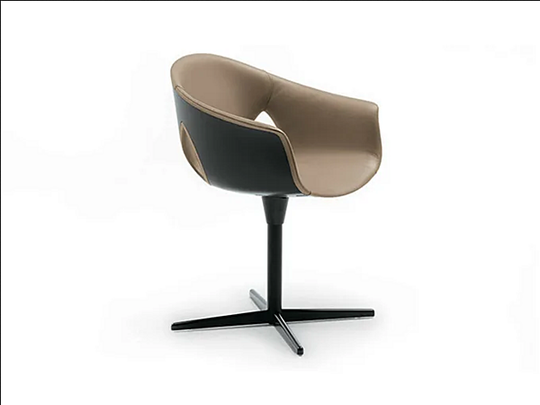 Poltrona in pelle con braccioli e base a 4 razze Ginger Ale Poltrona Frau fabbrica POLTRONA FRAU dall'Italia. Foto №1