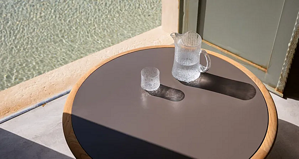 Tavolino da giardino rotondo basso in teak con top in ceramica POLTRONA FRAU The Secret Garden fabbrica POLTRONA FRAU dall'Italia. Foto №9