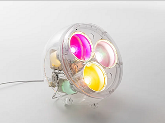 Lampada da tavolo LED in policarbonato e metacrilato Artemide Yang LED 0324010APP fabbrica Artemide dall'Italia