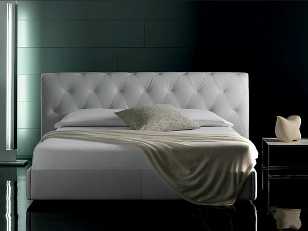 Letto matrimoniale con testata imbottita in tessuto Bluemoon POLTRONA FRAU fabbrica POLTRONA FRAU dall'Italia. Foto №2