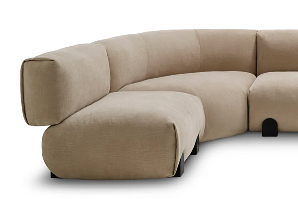 Divano angolare in tessuto Simposio Saba fabbrica SABA dall'Italia. Foto №10