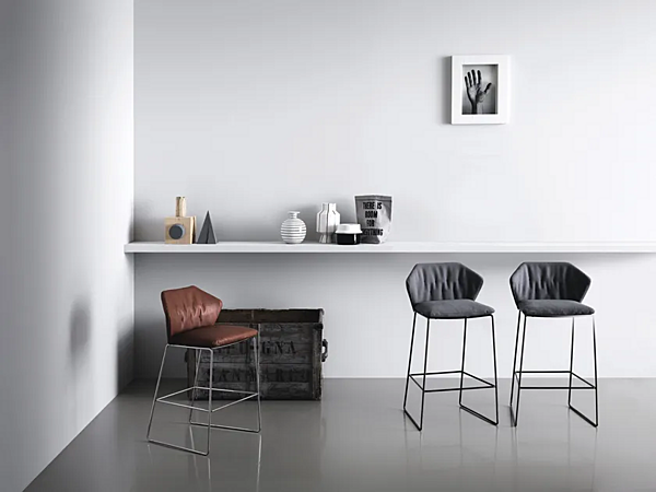 Sgabello in tessuto con base a slitta e poggiapiedi Saba collezione New York fabbrica SABA dall'Italia. Foto №4