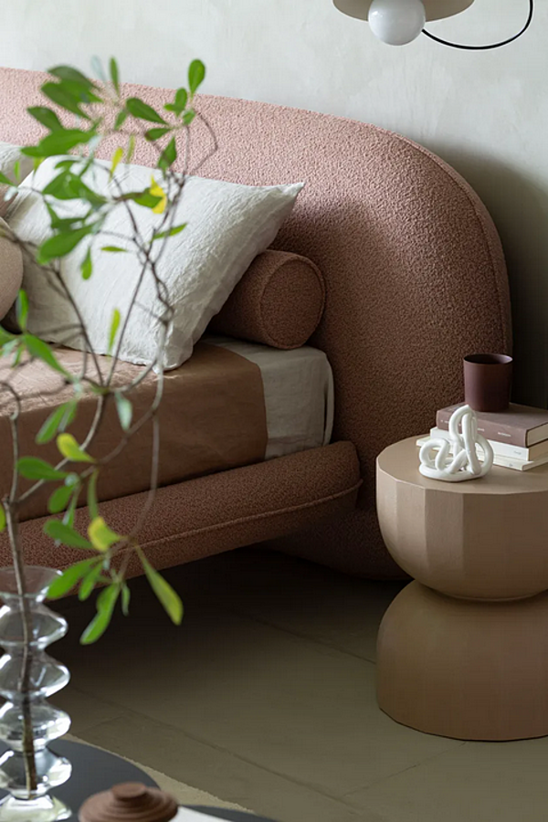 Letto matrimoniale con pannello imbottito in tessuto Wabi Saba fabbrica SABA dall'Italia. Foto №3