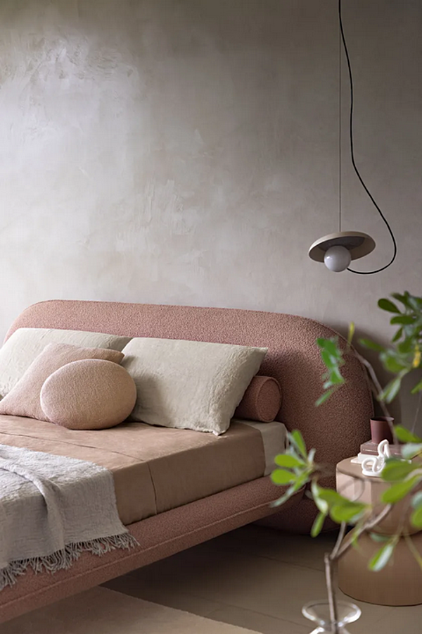 Letto matrimoniale con pannello imbottito in tessuto Wabi Saba fabbrica SABA dall'Italia. Foto №9