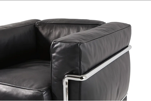 Poltrona in pelle con braccioli CASSINA Fauteuil Grand Confort Petit Modèle 002 fabbrica CASSINA dall'Italia. Foto №5