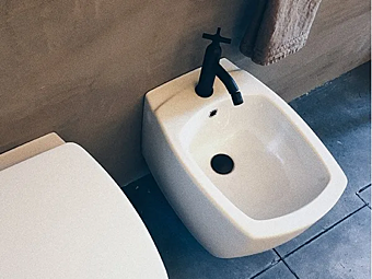 Bidet sospeso in ceramica 750 AGAPE fabbrica Agape dall'Italia