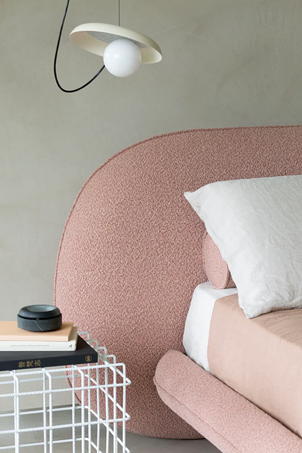 Letto matrimoniale con pannello imbottito in tessuto Wabi Saba fabbrica SABA dall'Italia. Foto №4