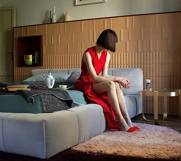 Letto matrimoniale con contenitore in tessuto imbottito Saba Pixel Box Large fabbrica SABA dall'Italia. Foto №10