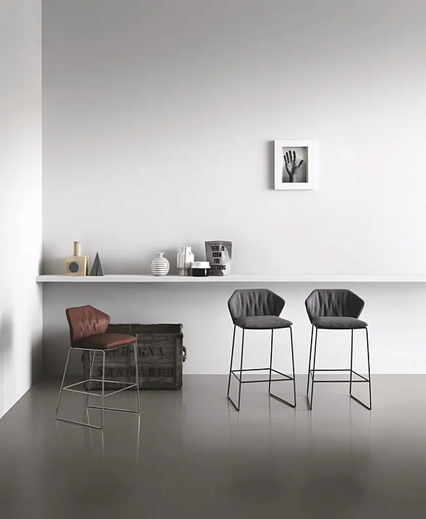 Sgabello in tessuto con base a slitta e poggiapiedi Saba collezione New York fabbrica SABA dall'Italia. Foto №3