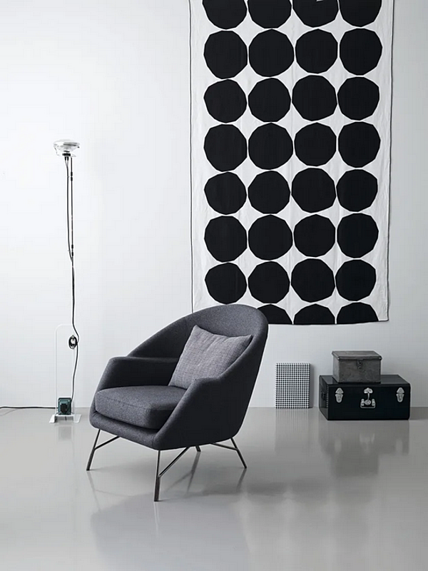 Poltrona in tessuto con braccioli Chillout Saba fabbrica SABA dall'Italia. Foto №5